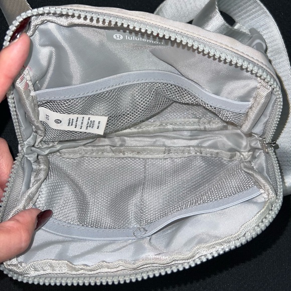 Lululemon Everywhere Belt Bag 1L - Picture 8 of 12